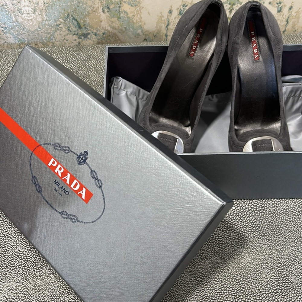 PRADA 90's Gray Suede Block Heel Pumps